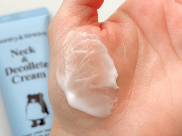 【アンダー2,500円ネックケア】首の深いシワには“たっぷり&こまめに”が鉄則！　スティックorチューブどっちが好み？