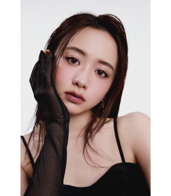 SNIDEL BEAUTY、森香澄 を起用したメイクルックを紹介。可憐さと意志のふたつの表情を引き出す