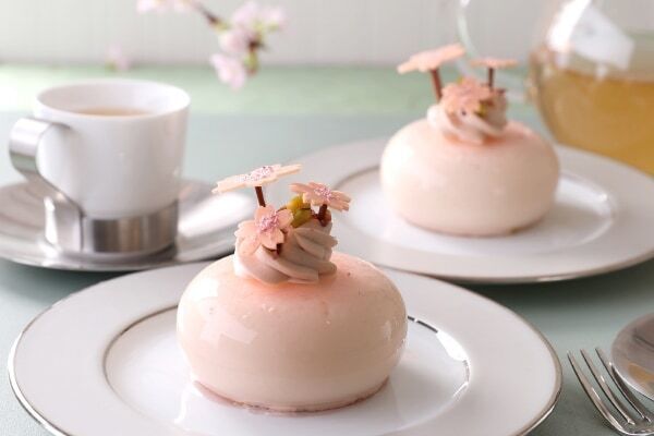 かわいすぎる見た目。ジョエル・ロブションから桜のプチガトーが期間限定で登場