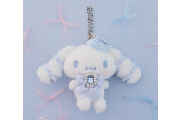 Maison de FLEURからシナモロールのお誕生日を記念したぬいぐるみチャームが登場