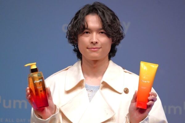松村北斗がヘアケアブランド「anummy」のアンバサダーに就任！　パーマ髪のケアルーティーンを明かす