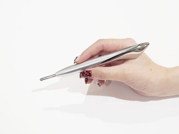 SALONIAから一本3役のペン型美顔器が誕生。点、面、流れに対応する「フェイスカレントポインター」の実力は？