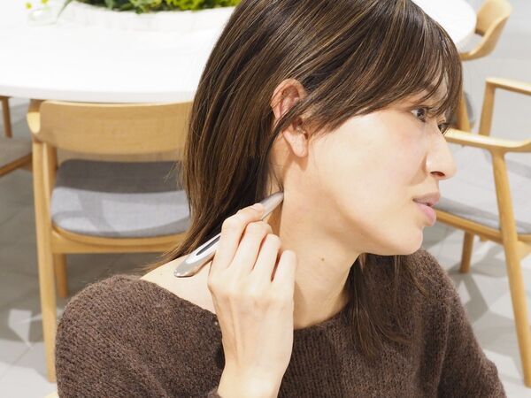 SALONIAから一本3役のペン型美顔器が誕生。点、面、流れに対応する「フェイスカレントポインター」の実力は？