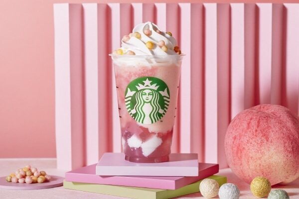 白桃と桜の風味が広がる。スターバックスから「ひなまつり　フラペチーノ」がショートサイズで登場