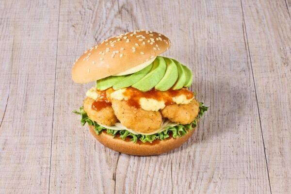 【フレッシュネスバーガー】生アボカドを1／2個使った贅沢バーガーが期間限定で登場