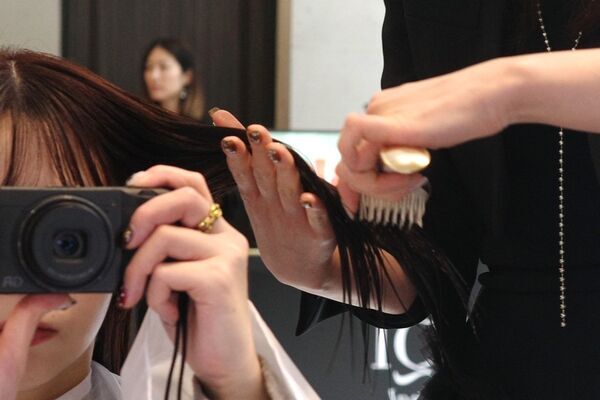 “撥水ツヤ膜”でガラスのようなツヤ髪体験!?　ドイツで話題の新ヘアケアブランド「NEQI」が日本上陸