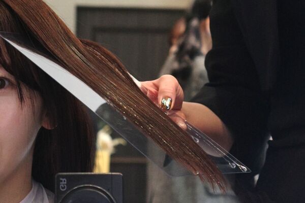 “撥水ツヤ膜”でガラスのようなツヤ髪体験!?　ドイツで話題の新ヘアケアブランド「NEQI」が日本上陸