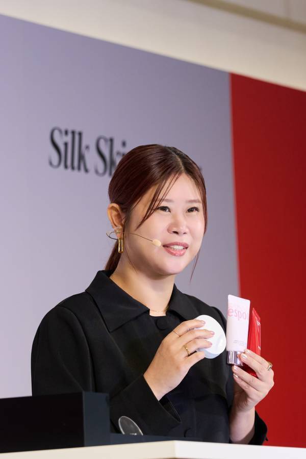 韓国コスメ「espoir」新アイテムが発売開始！　セミツヤ仕上げのクッションファンデに注目