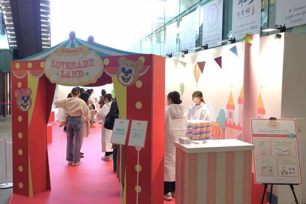 フェイラーのデザインが彩る春色のテーマパーク！　「LOVERARY BY FEILER」が原宿で10周年記念ポップアップを開催中