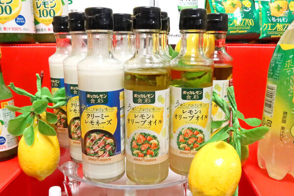 飲むだけ＆かけるだけでOK！　「健康＆美容」が気になる働く女性におすすめしたい、ポッカレモンの“レモンをまるごと味わえる”新商品とは？