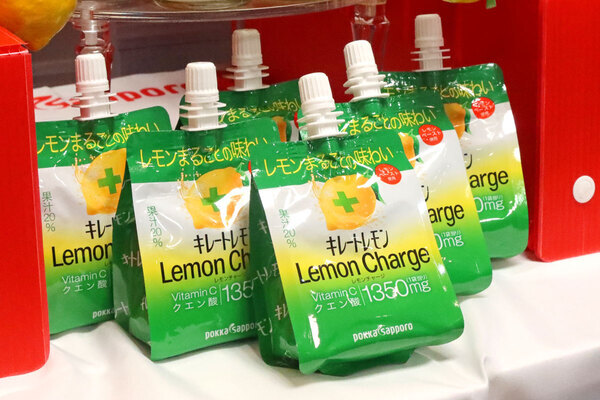 飲むだけ＆かけるだけでOK！　「健康＆美容」が気になる働く女性におすすめしたい、ポッカレモンの“レモンをまるごと味わえる”新商品とは？