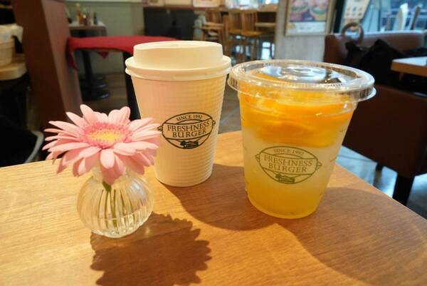 “生”アボカド1/2個の衝撃！　フレッシュネスバーガーの“春限定バーガー”が贅沢すぎた