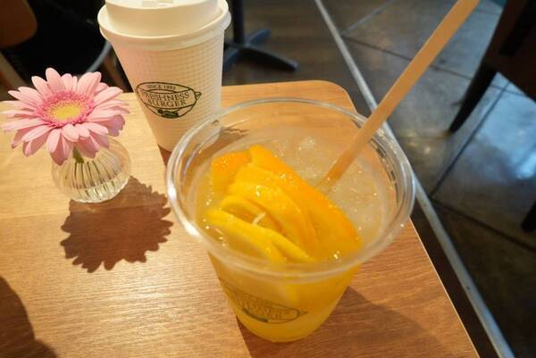 “生”アボカド1/2個の衝撃！　フレッシュネスバーガーの“春限定バーガー”が贅沢すぎた