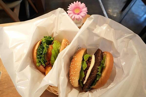 “生”アボカド1/2個の衝撃！　フレッシュネスバーガーの“春限定バーガー”が贅沢すぎた