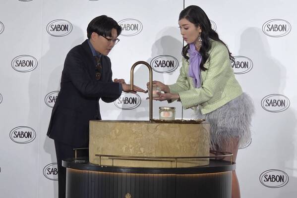 アンミカのポジティブワードとSABON「ホワイトティーの香り」にオズワルドも大感動！