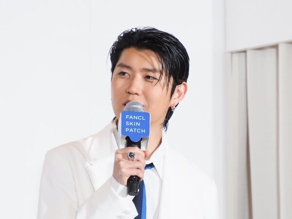 浜辺美波とMrs. GREEN APPLEが肌解析に挑戦！　イメージキャラクターを務める「FANCL SKIN PATCH」とは？