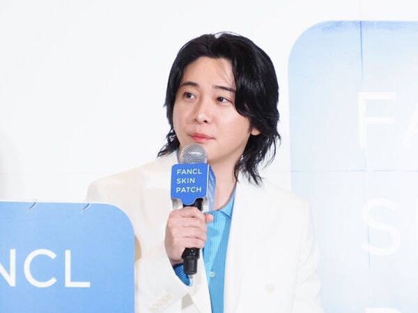 浜辺美波とMrs. GREEN APPLEが肌解析に挑戦！　イメージキャラクターを務める「FANCL SKIN PATCH」とは？