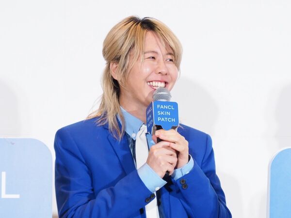 浜辺美波とMrs. GREEN APPLEが肌解析に挑戦！　イメージキャラクターを務める「FANCL SKIN PATCH」とは？