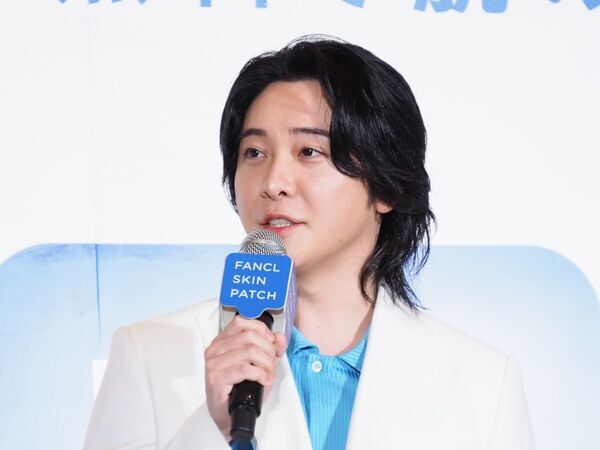 浜辺美波とMrs. GREEN APPLEが肌解析に挑戦！　イメージキャラクターを務める「FANCL SKIN PATCH」とは？