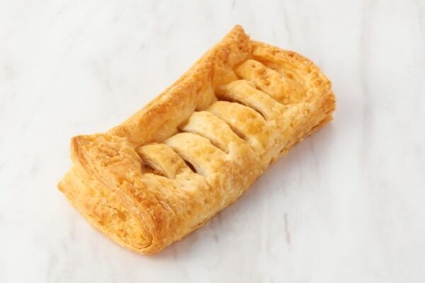 果実感がすごい。セブンカフェ ベーカリーに「お店で焼いた アップルパイ」が順次登場