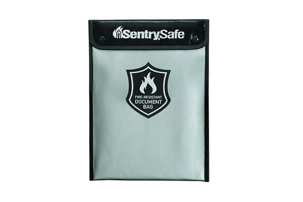 1つは持っておきたい。モバイルバッテリーなどの爆発・発火に備えたポーチとバッグが登場