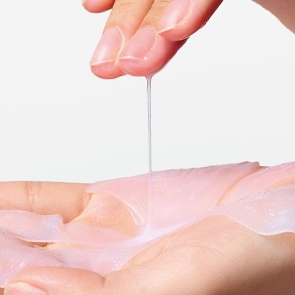 目もとから眉間までケアできる。エイジーセオリー、独自形状の「目もと用シートマスク」が登場