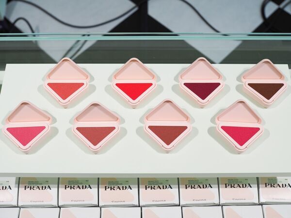 パケ買い必至！　プラダ ビューティから新感覚のチーク「プラダ タッチ」が誕生