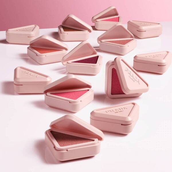 パケ買い必至！　プラダ ビューティから新感覚のチーク「プラダ タッチ」が誕生