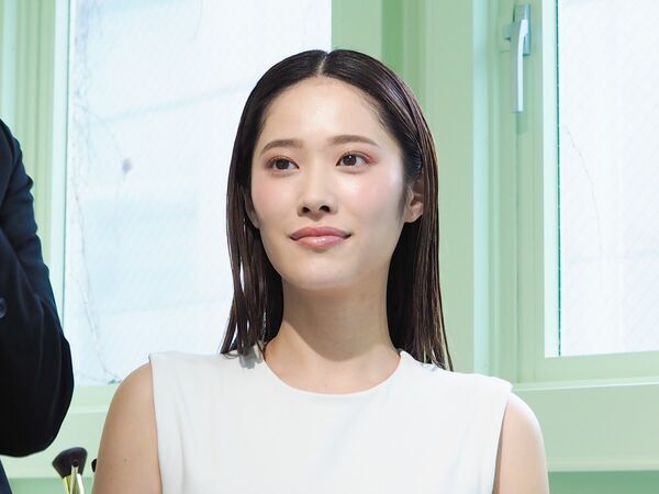 パケ買い必至！　プラダ ビューティから新感覚のチーク「プラダ タッチ」が誕生