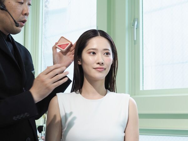 パケ買い必至！　プラダ ビューティから新感覚のチーク「プラダ タッチ」が誕生