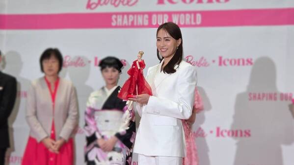 渋谷凪咲、「少女のような大人になることが夢」。未来を切り開く“現代のリアルバービー”受賞