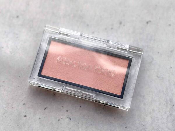 “血色感”はどうやってつくる？　春の血色を宿す“好印象フェイス”はADDICTION「ザ ブラッシュ マット」が司る