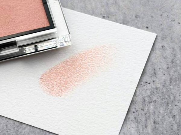 “血色感”はどうやってつくる？　春の血色を宿す“好印象フェイス”はADDICTION「ザ ブラッシュ マット」が司る