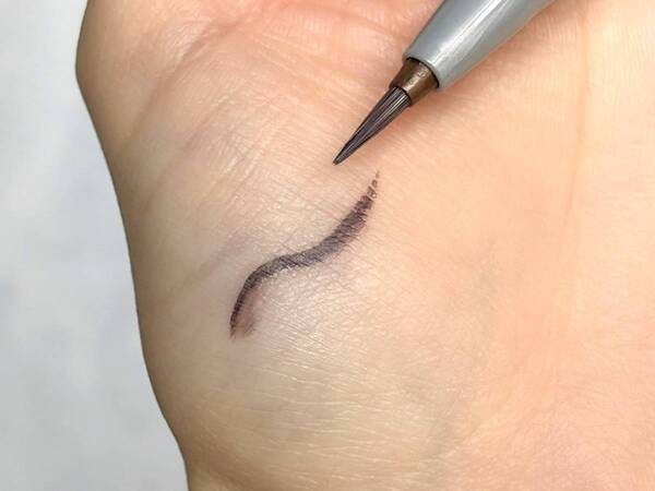 【グレージュアイライナー3選】春メイクにセレクトしたいムーディな締め色。発色、使いやすさを比較