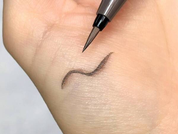 【グレージュアイライナー3選】春メイクにセレクトしたいムーディな締め色。発色、使いやすさを比較