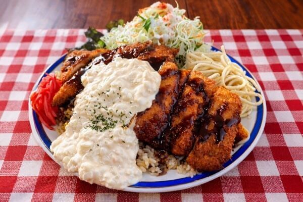 昼と夜で2つの顔。姫路駅前地下街に「喫茶ラヴリ／YORU NO MARUMASA」オープン