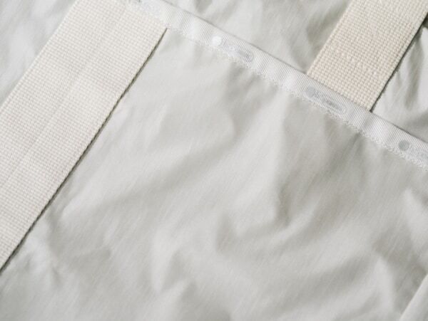 レスポートサック超軽量シリーズ「Essential Collection」2026年春の新色「セルリアンフロスト」が登場！