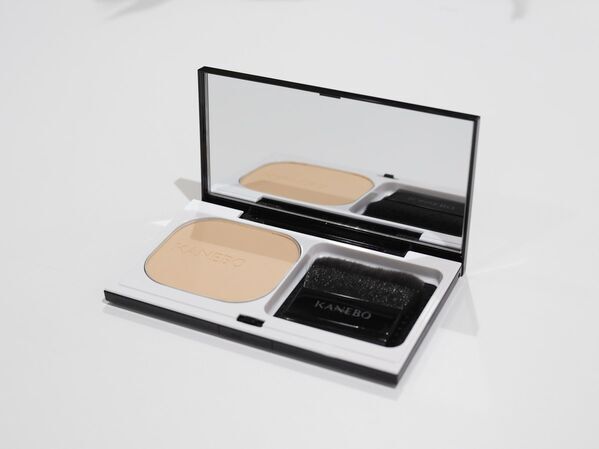 【春の新作ファンデーション20選】コスメオタク二人が厳選。2026年春は軽やか肌になりたい！