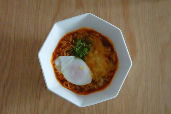 ストレス吹き飛ぶ旨辛さ。お疲れ女子にすすめたい日清の新作「辛ミョン」