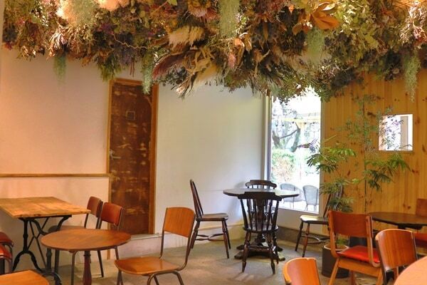 花とフレンチトーストを楽しむカフェ。東京・門前仲町に「花ナ々ナ」オープン