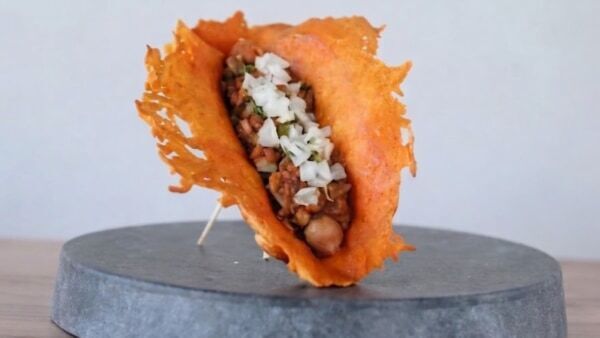 淡路島、話題の新店！ パン職人×自社牧場の牛でつくる“本気のご当地バーガー”が誕生！