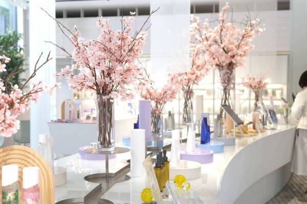 桜杏仁風味の限定ドリンクも！　オルビス表参道旗艦店で桜×アートイベント第二弾開催中
