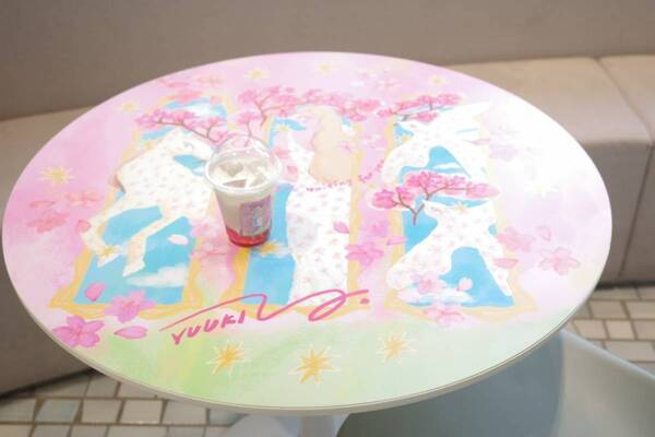 桜杏仁風味の限定ドリンクも！　オルビス表参道旗艦店で桜×アートイベント第二弾開催中
