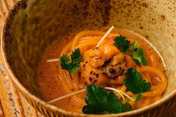ウニの概念を更新!?　六本木イタリアンバル「uni Seafood」に新コース『革命の4色雲丹パスタ』が誕生