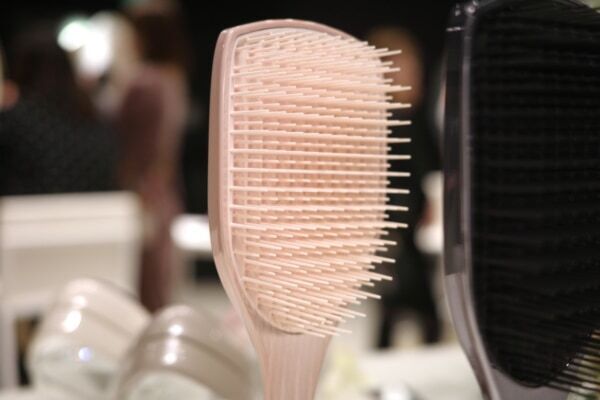 速乾×美ツヤで、乾かす時間が髪のご褒美に。KINUJOからプレミアムラインのドライヤーが登場！