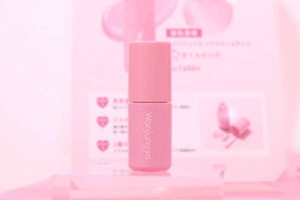 「＝LOVE」髙松瞳、野口衣織のメイクレシピを公開！　特別展「ウォンジョンヨ展」スタート