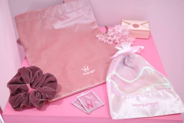 「＝LOVE」髙松瞳、野口衣織のメイクレシピを公開！　特別展「ウォンジョンヨ展」スタート