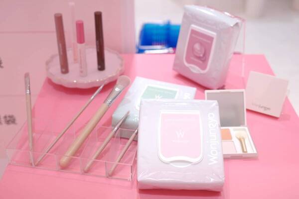 「＝LOVE」髙松瞳、野口衣織のメイクレシピを公開！　特別展「ウォンジョンヨ展」スタート