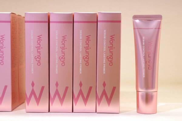 「＝LOVE」髙松瞳、野口衣織のメイクレシピを公開！　特別展「ウォンジョンヨ展」スタート