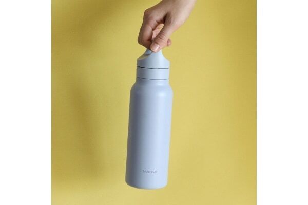 ハンドル付きで持ち運びしやすい。ボタンを押すだけのワンタッチステンレスボトル「ELTO クイックオープンボトル 625」新発売